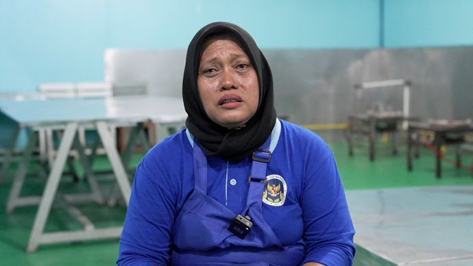 Tri Wahyuni (52 tahun) Ibu Mantan ART Kini Kerja di Dapur MBG.