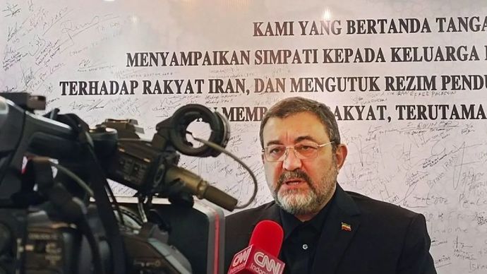 Arsip foto - Duta Besar Iran untuk Indonesia Mohammad Boroujerdi memberikan pernyataan kepada awak media di kediamannya di Jakarta, 3 Juli 2025. ANTARA/Asri Mayang Sari/aa.