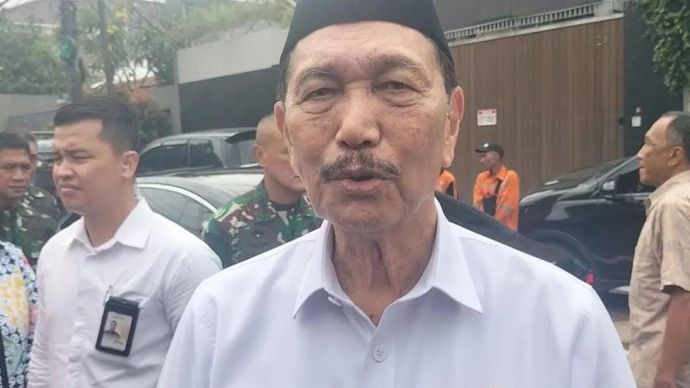 Ketua Dewan Ekonomi Nasional (DEN) Luhut Binsar Panjaitan saat ditemui di rumah Try Sutrisno di Jalan Purwakarta Nomor 6, Menteng, Jakarta Pusat, Senin 2 Maret 2026. (ANTARA/Walda Marison)