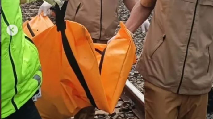 Kecelakaan kereta kembali terjadi di wilayah Kabupaten Batang. Peristiwa tersebut berlangsung di Dukuh Grugak, Desa Juragan, Kecamatan Kandeman, Selasa (3/3/2026) sekitar pukul 08.30 WIB, melibatkan Kereta Api KA Kalimas Kargo 2521. Insiden ini tercatat sebagai kejadian ketiga dalam beberapa bulan terakhir di Kabupaten Batang.