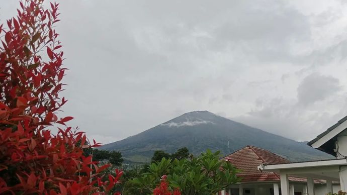 Gunung Rinjani Lombok Nusa Tenggara Barat di Mataram, Selasa 3 Maret 2026. ANTARA/Akhyar Rosidi.