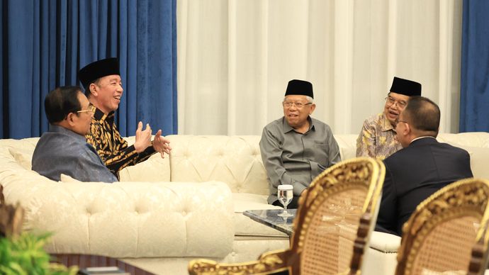 Presiden ke -6 SBY, Presiden ke-7 Jokowi, Wapres ke-13 Maruf Amin, Wapres ke- 10 dan 12 JK, Wakil Ketua DPR RI Sufmi Dasco di Istana Negara