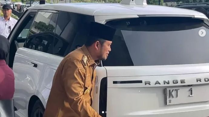 Mobil Range Rover Plat KT 1 Ditumpangi Gubernur Kaltim