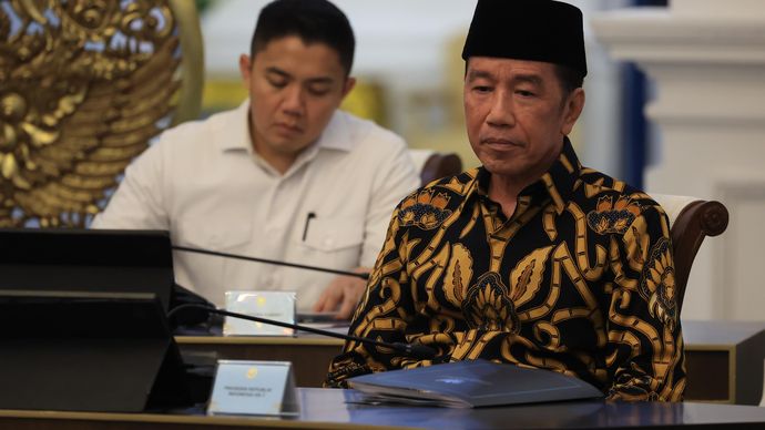 Presiden ke-7 Jokowi dan Seskab Teddy