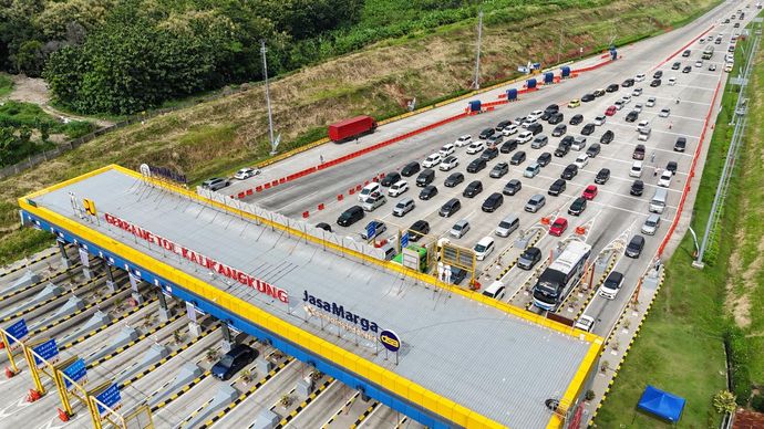 Pengaturan lalu lintas jalan tol Satu Arah (one way), Contra Flow, dan Ganjil-Genap pada saat arus mudik Lebaran 2026.