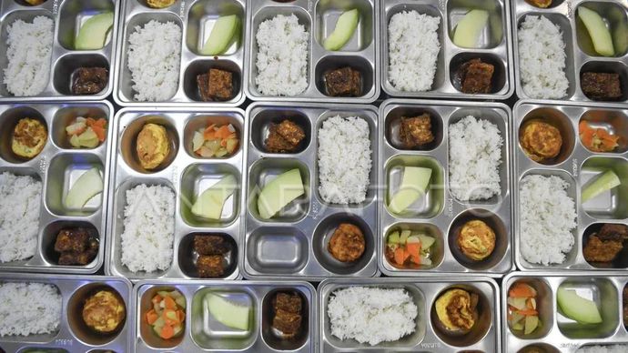 Ilustrasi - Menu Makanan Bergizi Gratis (MBG) hasil olahan Satuan Pelayanan Pemenuhan Gizi (SPPG) di Samarinda Ulu Jawa, Kalimantan Timur. ANTARA FOTO/M Risyal Hidayat