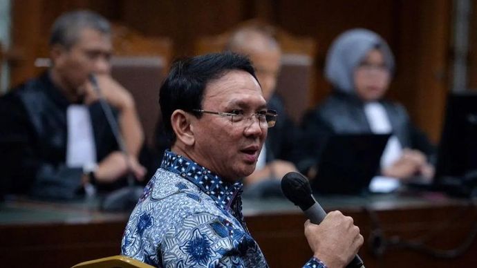Arsip - Mantan Komisaris Utama PT Pertamina (Persero) periode 2019-2024 Basuki Tjahaja Purnama atau Ahok menjawab pertanyaan saat sidang kasus dugaan korupsi tata kelola minyak mentah di Pengadilan Tipikor, Jakarta, Selasa (27 Januari 2026). ANTARA FOTO/Putra M. Akbar/foc/am.