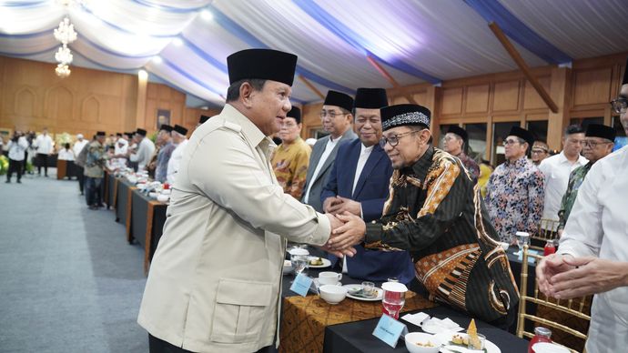 Presiden Republik Indonesia, Prabowo Subianto, menggelar silaturahmi dengan para kiai, pimpinan pondok pesantren, dan tokoh agama Islam di Istana Merdeka, Jakarta, Kamis 5 Maret 2026. Acara silaturahmi tersebut diawali dengan berbuka puasa bersama.