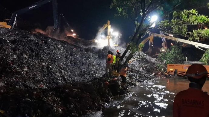 Pemerintah Provinsi (Pemprov) DKI Jakarta mengaktifkan operasi tanggap darurat penanganan longsor di area Tempat Pengolahan Sampah Terpadu (TPST) Bantargebang.