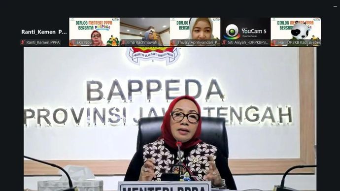 Menteri Pemberdayaan Perempuan dan Perlindungan Anak Arifah Fauzi dalam dialog dengan Pusat Pembelajaran Keluarga (Puspaga) yang diselenggarakan secara daring dan diikuti sekitar 600 peserta dari seluruh Indonesia. ANTARA/HO-KemenPPPA
