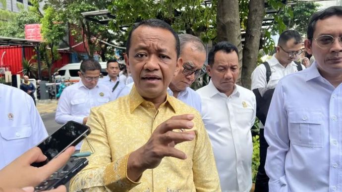 Menteri Energi dan Sumber Daya Mineral (ESDM) Bahlil Lahadalia memberi keterangan ketika dijumpai di Kantor Kementerian ESDM, Jakarta, Senin 9 Maret 2026. (ANTARA/Putu Indah Savitri)