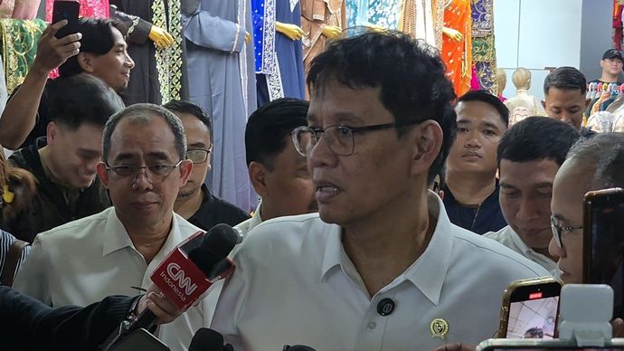 Menteri Keuangan (Menkeu) Purbaya Yudhi Sadewa merespons terkait pelemahan nilai tukar rupiah terhadap dolar Amerika Serikat (AS) setelah menyentuh Rp17 ribu dan Indeks Harga Saham Gabungan (IHSG) yang anjlok sampai 5 persen. 