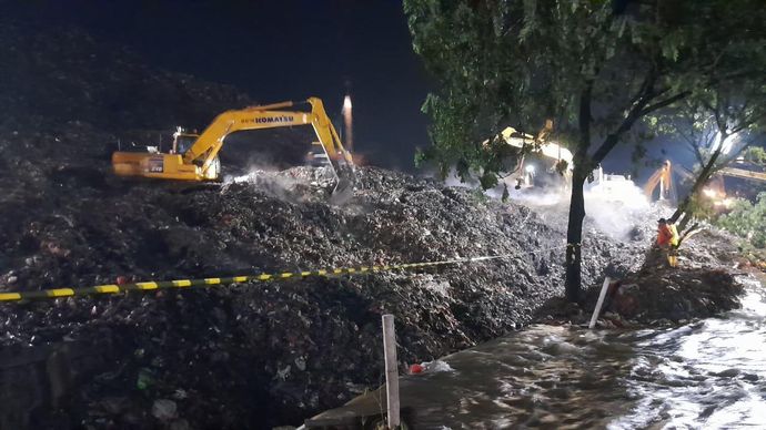 Longsor gunungan sampah Bantargebang