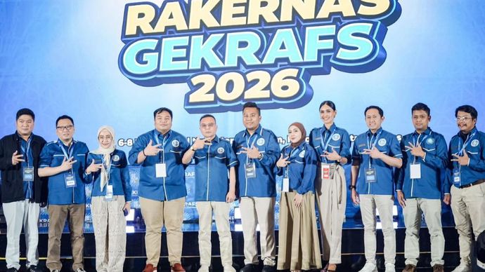 Wakil Ketua DPR RI sekaligus Ketua Majelis Tinggi DPP Gerakan Ekonomi Kreatif Nasional (Gekrafs), Sufmi Dasco Ahmad bersama Ketua Umum Gerakan Ekonomi Kreatif Nasional (Gekrafs) Kawendra Lukistian, Ketua Komite Rakernas Gekrafs Tommy William Tampubol