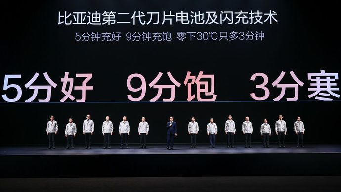 Chairman dan President BYD, Wang Chuanfu, dan tim BYD. (Foto: Dok/Istimewa)