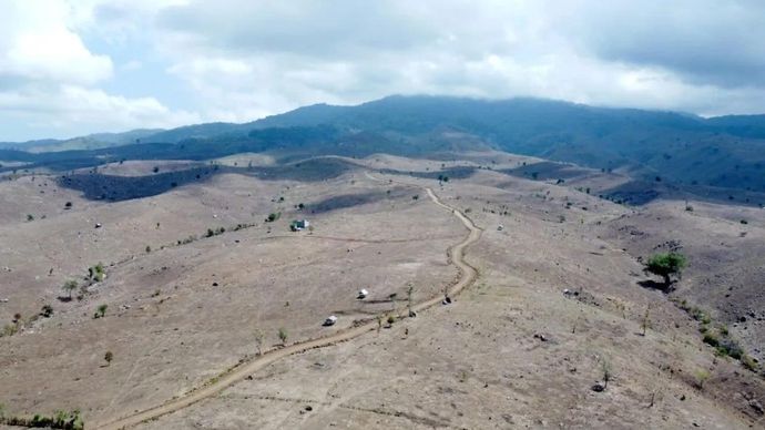 Ilustrasi - Hamparan lahan kosong ladang jagung di Kecamatan Manggelewa, Kabupaten Dompu, Nusa Tenggara Barat. Petani membiarkan ladang jagung kosong saat musim kemarau akibat curah hujan yang sedikit. ANTARA/Ady Ardiansah