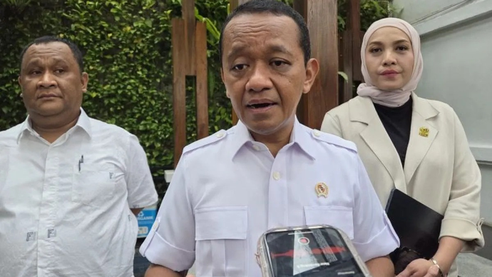 Menteri Energi dan Sumber Daya Mineral (ESDM) Bahlil Lahadalia memberi keterangan ketika ditemui di Kantor Kementerian ESDM, Jakarta, Selasa 10 Maret 2026. (ANTARA/Putu Indah Savitri)