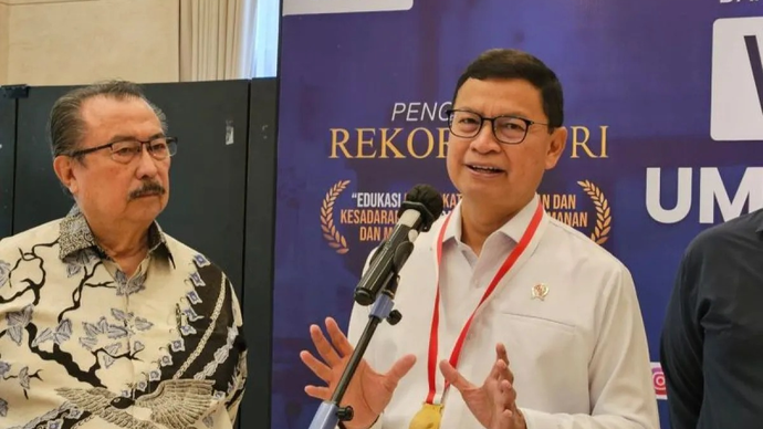 Kepala Badan Pengawas Obat dan Makanan (BPOM) Taruna Ikrar (kanan) di Jakarta, Selasa (10/3/2026). ANTARA/Mecca Yumna