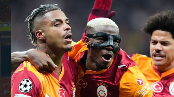 Gelandang Galatasaray Mario Lemina (kedua kiri) merayakan keberhasilannya mencetak gol bersama rekan-rekannya pada pertandingan leg pertama 16 besar Liga Champions menghadapi Liverpool di Stadion Rams Park, Istanbul, Selasa (10/3/2026) waktu setempat. (uefa.com)