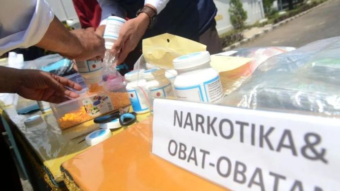 Arsip foto - Petugas mengumpulkan obat-obatan terlarang untuk pemusnahan barang bukti di Kejaksaan Negeri Kabupaten Tegal, Jawa Tengah, Rabu (17/12/2025). ANTARA FOTO/Oky Lukmansyah/rwa/am.