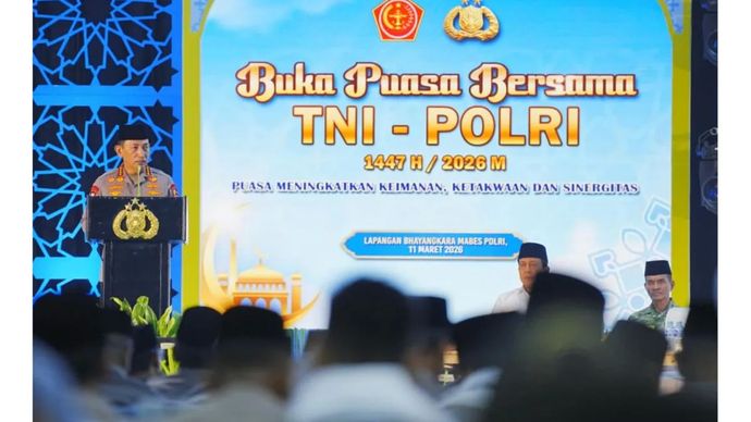 Kapolri Jenderal Pol. Listyo Sigit Prabowo memberikan arahan dalam acara buka puasa bersama TNI-Polri di Lapangan Bhayangkara, Mabes Polri, Jakarta, Rabu 11 Maret 2026. (ANTARA/HO-Humas Polri)