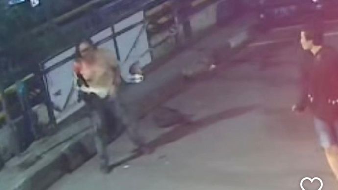 Andrie Yunus disiram air keras oleh orang tak dikenal. 