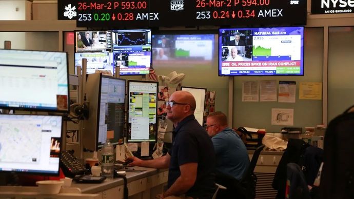 Suasana di lantai Bursa Saham New York di New York, Amerika Serikat, pada Senin 2 Maret 2026. ANTARA/Xinhua/Liu Yanan