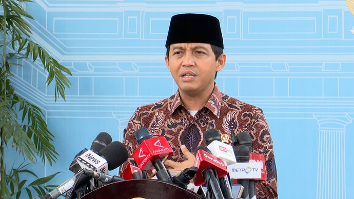 Pejabat menyampaikan keterangan kepada awak media terkait rencana Prabowo Subianto menerbitkan Inpres khusus untuk upaya penyelamatan Gajah Sumatera dan Gajah Borneo yang mendapat perhatian aktivis konservasi internasional. 