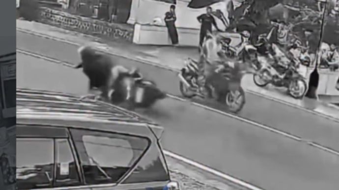 Seorang pejalan kaki lanjut usia meninggal dunia setelah tertabrak sepeda motor dalam kecelakaan lalu lintas di Jalan Raya Somoroto&ndash;Solo, tepatnya di timur Perempatan Sampung, Kauman, Somoroto, pada Ahad pagi, 15 Maret 2026 sekitar pukul 06.00 WIB.