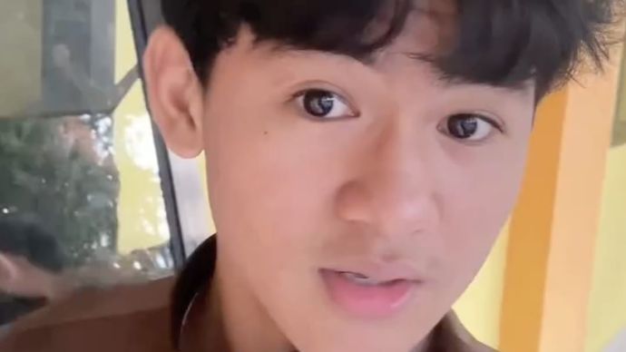 Haikal Mubaraq mencuri perhatian warganet saat menceritakan perubahan sekolah dasarnya yang kini tampak lebih rapi dan bersih setelah direnovasi. 