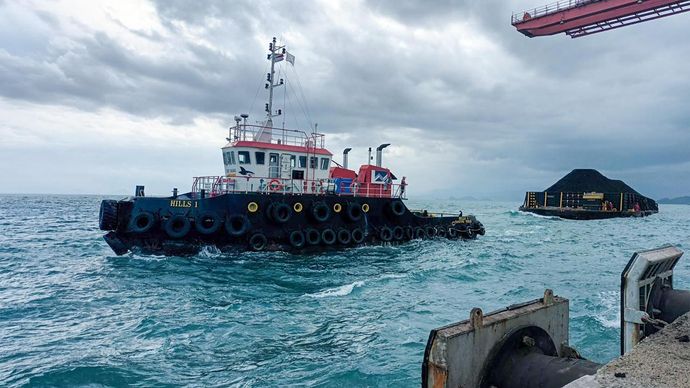 Pengiriman Batubara ke PLTU Sebalang Lampung menggunakan Vessel Tug Boat HILLS 1
