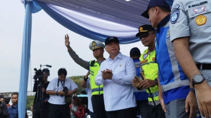 Menteri Perhubungan Dudy Purwagandhi saat meresmikan rekayasa one way nasional di Gerbang Tol Cikampek, Purwakarta, Jawa Barat, Rabu 18 Maret 2026. ANTARA/Bagus Ahmad Rizaldi