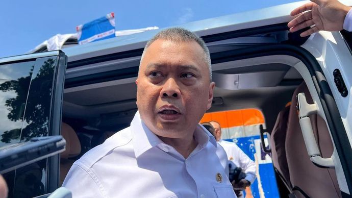 Arsip foto - Menteri Perhubungan Dudy Purwagandhi menjawab pertanyaan awak media usai menghadiri Pencanangan Pembangunan Hunian Dalam Rangka Mendukung Program 3 Juta Rumah di lahan aset PT Kereta Api Indonesia di kawasan Stasiun Manggarai, Jakarta, Senin 16 Maret 2026. ANTARA/Harianto