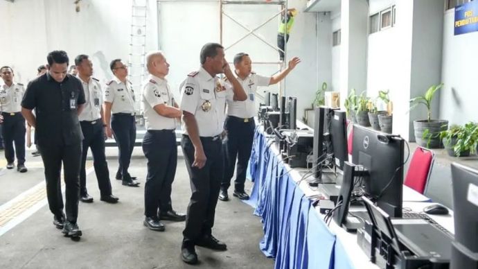 Direktur Jendera Pemasyarakatan Kementerian Imipas Mashudi meninjau kesiapan pelayanan jelang Hari Raya di Rutan Cipinang 1 Jakarta, Rabu, 18 Maret 2026.