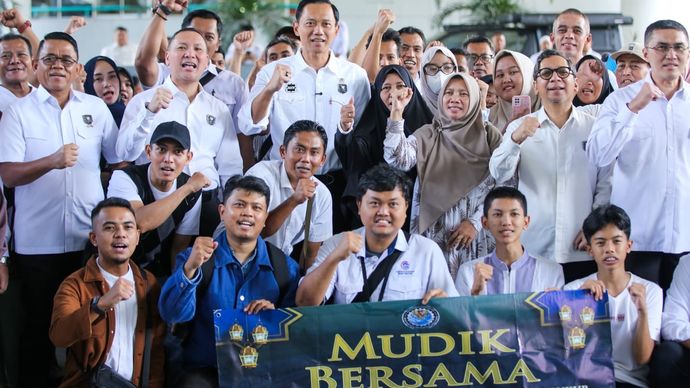 Menteri Koordinator Bidang Infrastruktur dan Pembangunan Kewilayahan, Agus Harimurti Yudhoyono (AHY), melepas keberangkatan peserta Mudik.