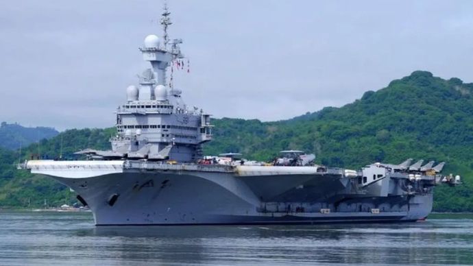 Kapal induk Prancis, Charles de Gaulle (R91). 