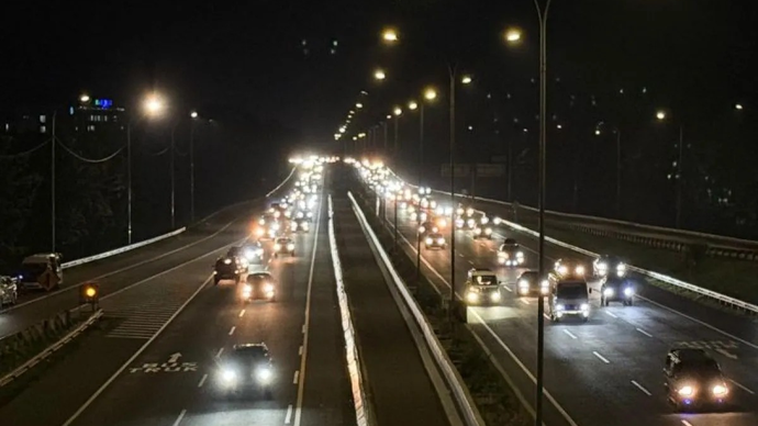 Kondisi lalu lintas di Jalan Tol Cipali, Jawa Barat, Senin (23/3/2025) malam. ANTARA/HO-Astra Tol Cipali.