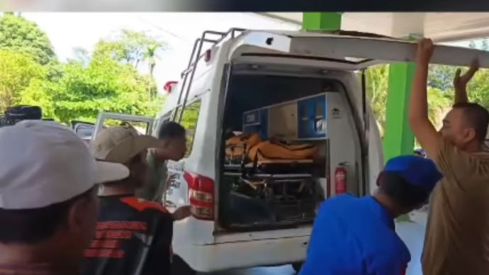 eorang remaja asal Lampung Barat ditemukan tewas usai tenggelam saat berenang di Pantai Mandiri, Pesisir Barat.  Korban diketahui bernama Muhammad Alfareza (17). Ia sebelumnya dilaporkan hilang pada Senin (23/3) sekitar pukul 14.30 WIB.