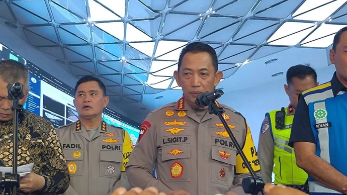 Kapolri Jenderal Pol Listyo Sigit Prabowo saat pemantauan lalu lintas terkini periode arus balik Libur Idul Fitri 1447H/2026 di JMTC Jatiasih, Bekasi, Jawa Barat, Rabu (25/3/2026). ANTARA/Aria Ananda