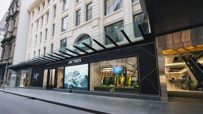 Eksterior dari Arc&rsquo;teryx Brand Store Emporium di Melbourne, Australia.