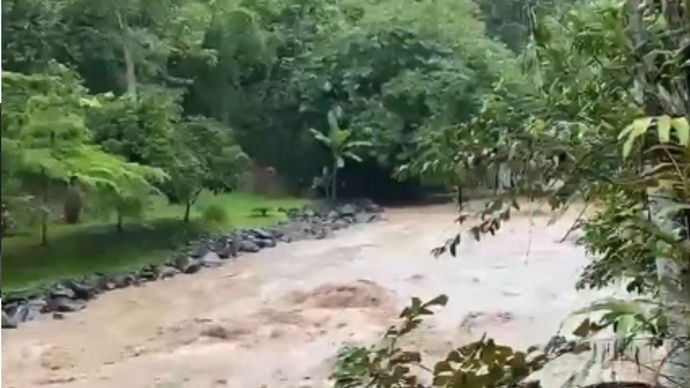 Dua orang mahasiswi dilaporkan terbawa arus di wisata Wira Garden yang berada di Jalan Wan Abdurrahman, Batu Putu, Kota Bandar Lampung.