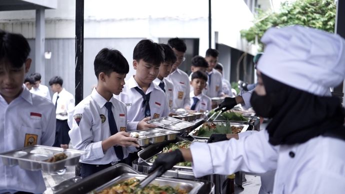 Bertepatan dengan hari pertama masuk sekolah pasca libur Lebaran serta dimulainya kembali program Makan Bergizi Gratis (MBG).