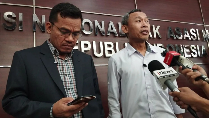 Komisioner Pemantauan dan Penyelidikan Komisi Nasional Hak Asasi Manusia (Komnas HAM) Saurlin P. Siagian (kiri) dan Koordinator Subkomisi Penegakan HAM sekaligus Komisioner Mediasi Komnas HAM Pramono Ubaid Tanthowi (kanan) dalam wawancara cegat di Jakarta, Senin (30/3/2026). ANTARA/Muhammad Rizki.