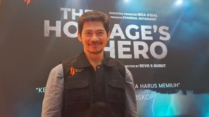Donny Alamsyah bintang film The Hostage's Hero