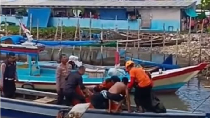  Dua mahasiswi Universitas Lampung (Unila) yang dilaporkan hanyut saat berwisata di Wira Garden berhasil ditemukan.