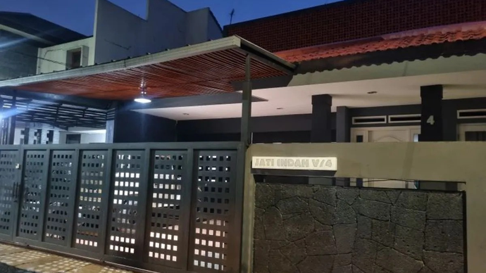 Rumah Wakil Ketua DPRD Jawa Barat Ono Surono terpantau sepi usai penggeledahan yang dilakukan Komisi Pemberantasan Korupsi (KPK) di Jalan Jati Indah V Nomor 4, Kota Bandung, Rabu (1/4/2026). (ANTARA/Rubby Jovan)