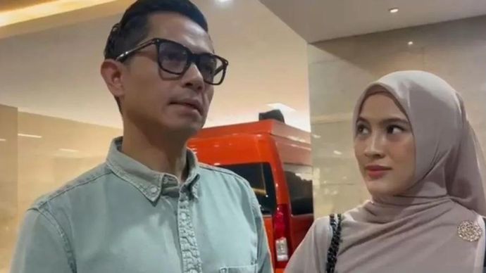 Tangkapan layar- Pasangan selebriti Dude Herlino dan Alyssa Soebandono tiba di Gedung Bareskrim Polri memenuhi panggilan penyidik Dittipideksus Bareskrim Polri, Jakarta, Kamis (2/4/2026). (ANTARA/Laily Rahmawaty)