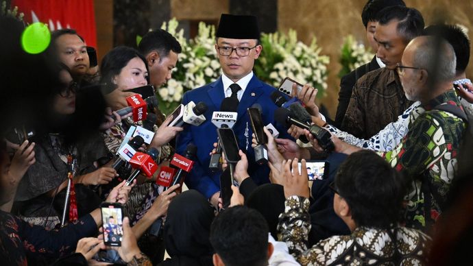 Menteri Luar Negeri Sugiono
