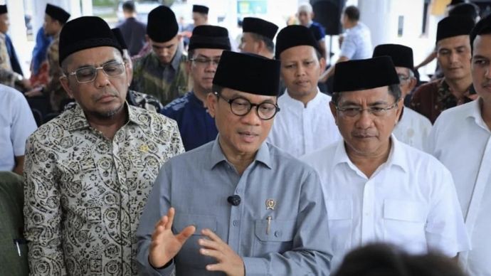 Menteri Desa dan Pembangunan Daerah Tertinggal (Mendes PDT) Yandri Susanto mengunjungi salah satu Satuan Pelayanan Pemenuhan Gizi (SPPG) di Kabupaten Padang Pariaman, Jumat (3/4/2026). ANTARA/HO-Humas Kemendes PDT.