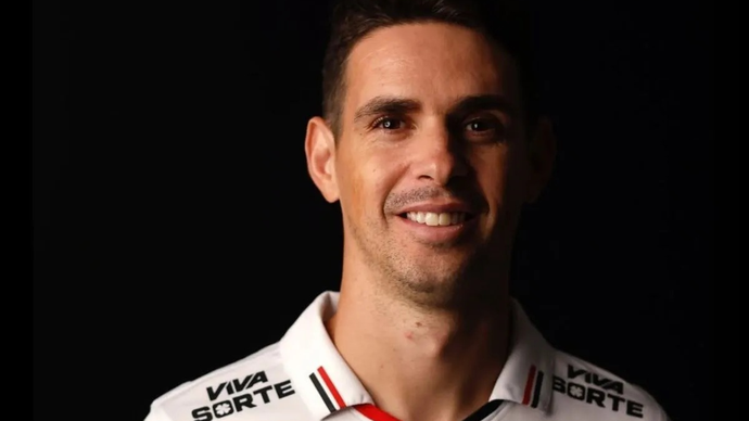 Mantan pemain Chelsea, Oscar dos Santos Emboaba Junior saat diperkenalkan sebagai pemain anyar Sao Paulo, Rabu (25/12/2024). (Instagram/Sao Paulo)